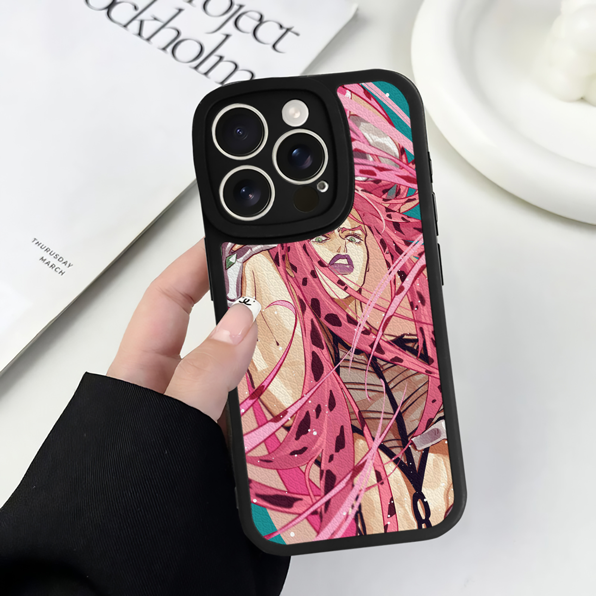 （画像用） ジョジョの奇妙な冒険 JoJo's Bizarre Adventure 【iPhone 16シリーズ対応】シリコンスマホケース（レザー調） 材質：シリコン